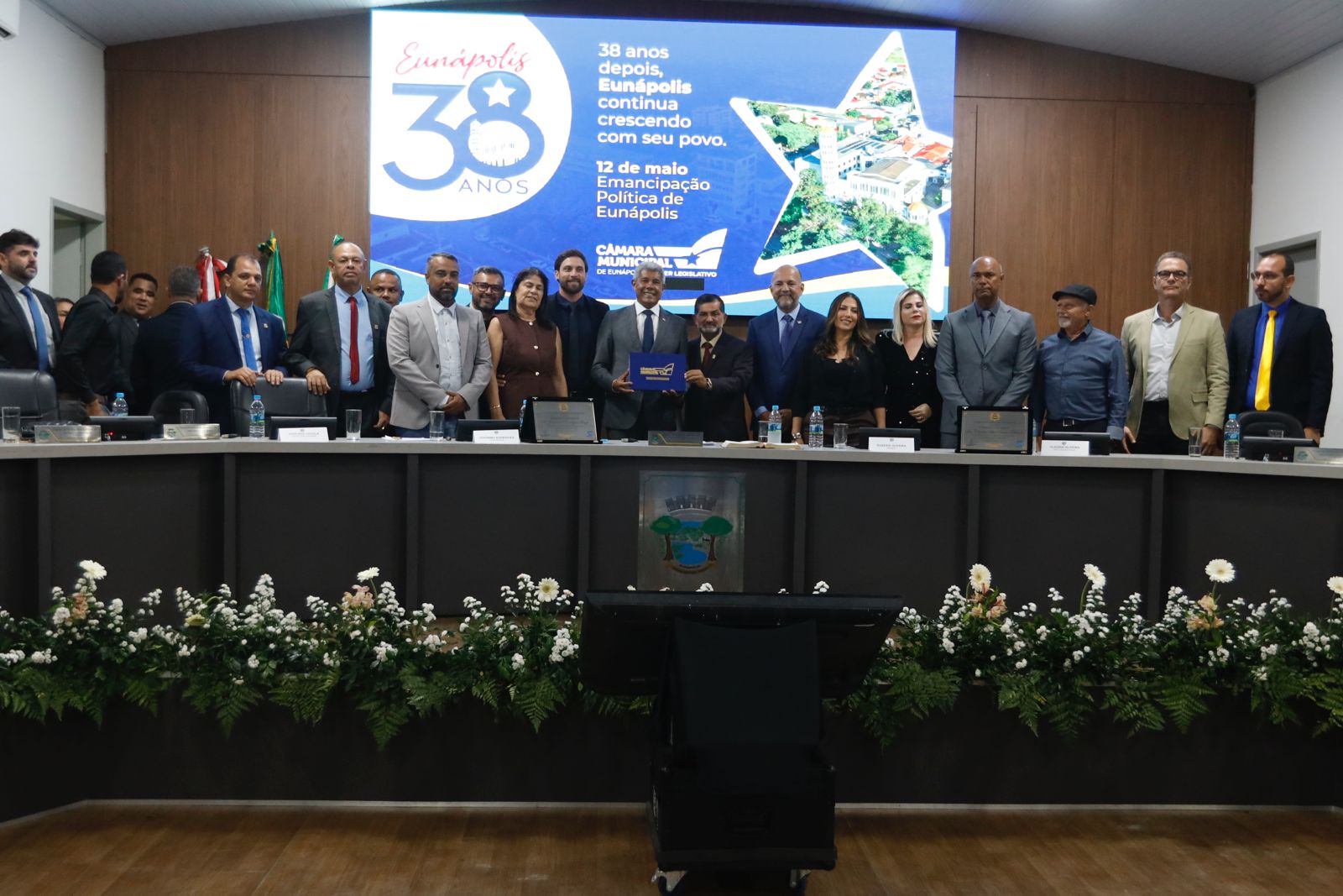 Jerônimo Rodrigues recebe honrarias e anuncia investimentos em Eunápolis