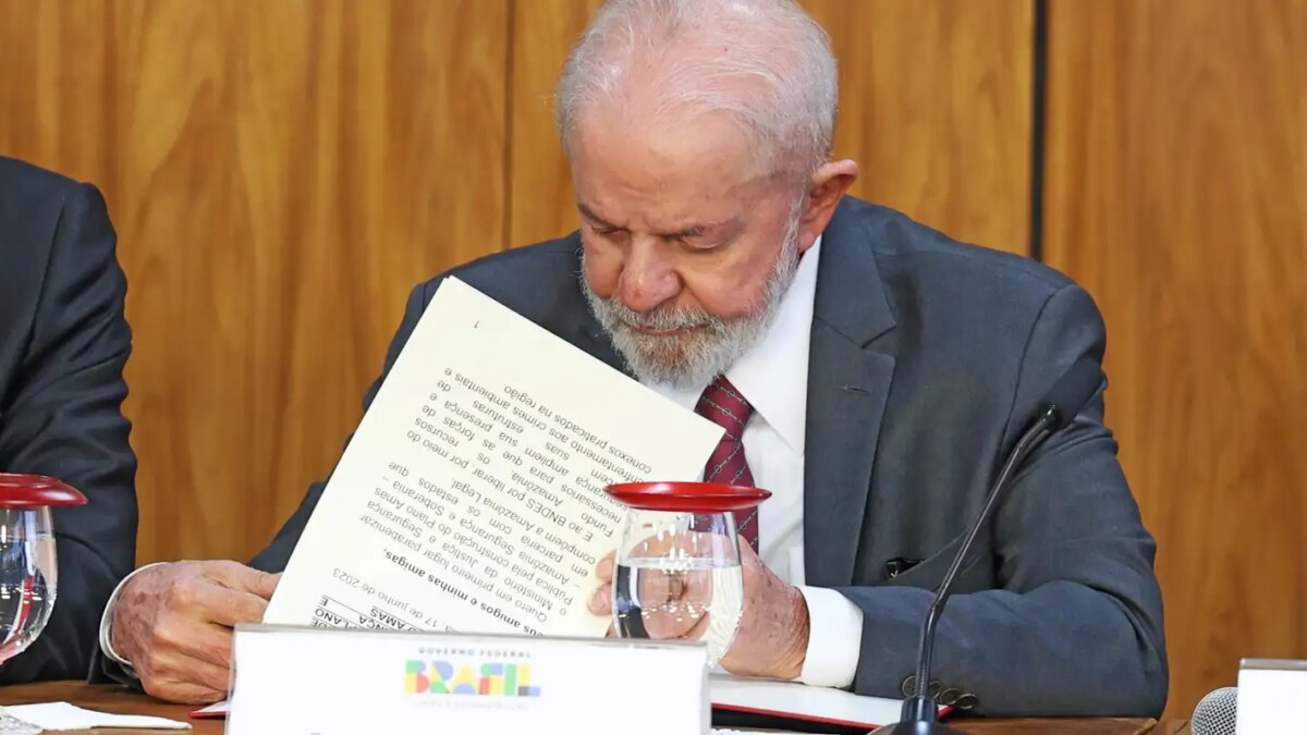 Lula veta lei que reconhecia estágio como experiência profissional