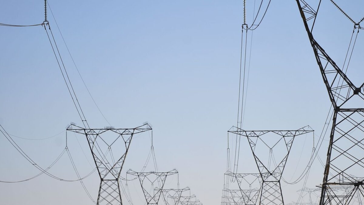 Governo amplia Luz para Todos e leva energia à Amazônia Legal