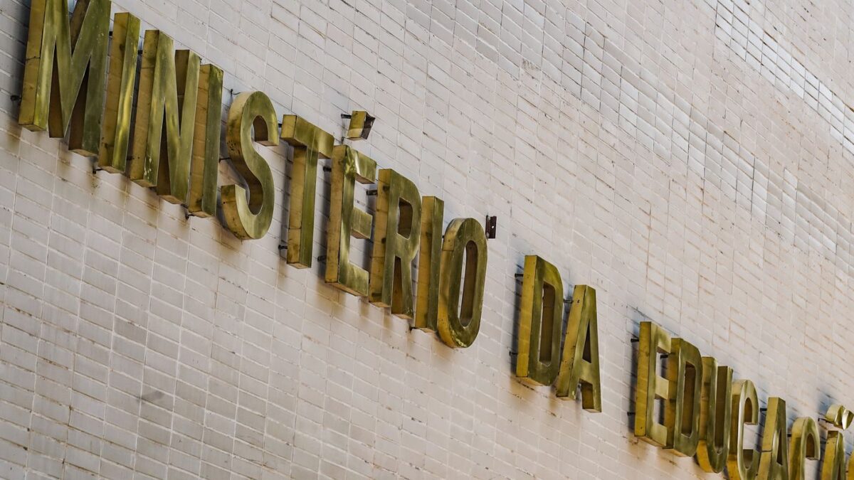 MEC envia equipe especializada após ataque fatal em escola no Acre