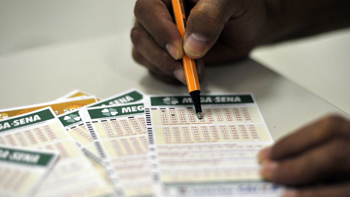 Mega-Sena acumula e prêmio principal alcança R$ 65 milhões