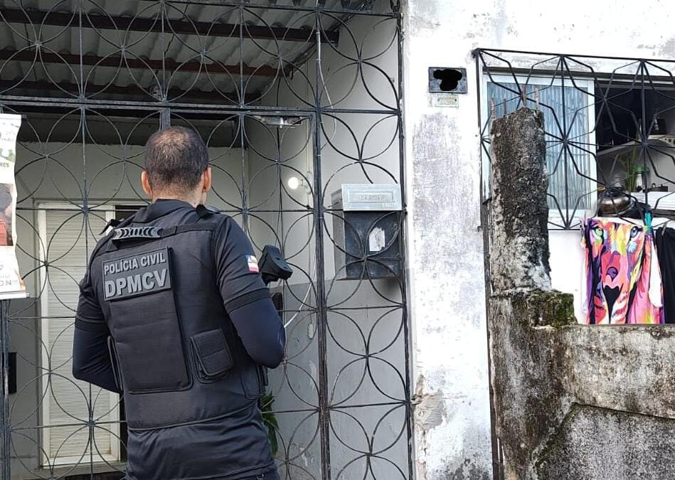 Mulher presa em Salvador por armazenamento de pornografia infantil