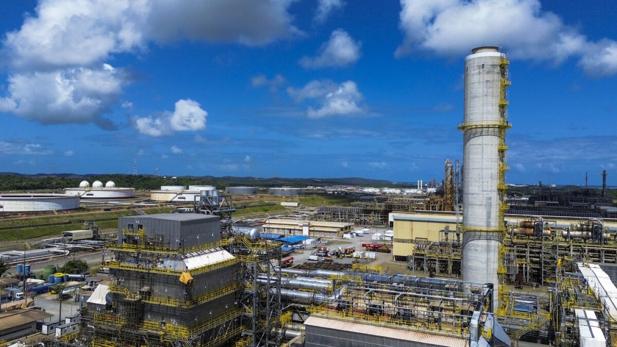 Petrobras eleva refino, superando 100% da capacidade industrial