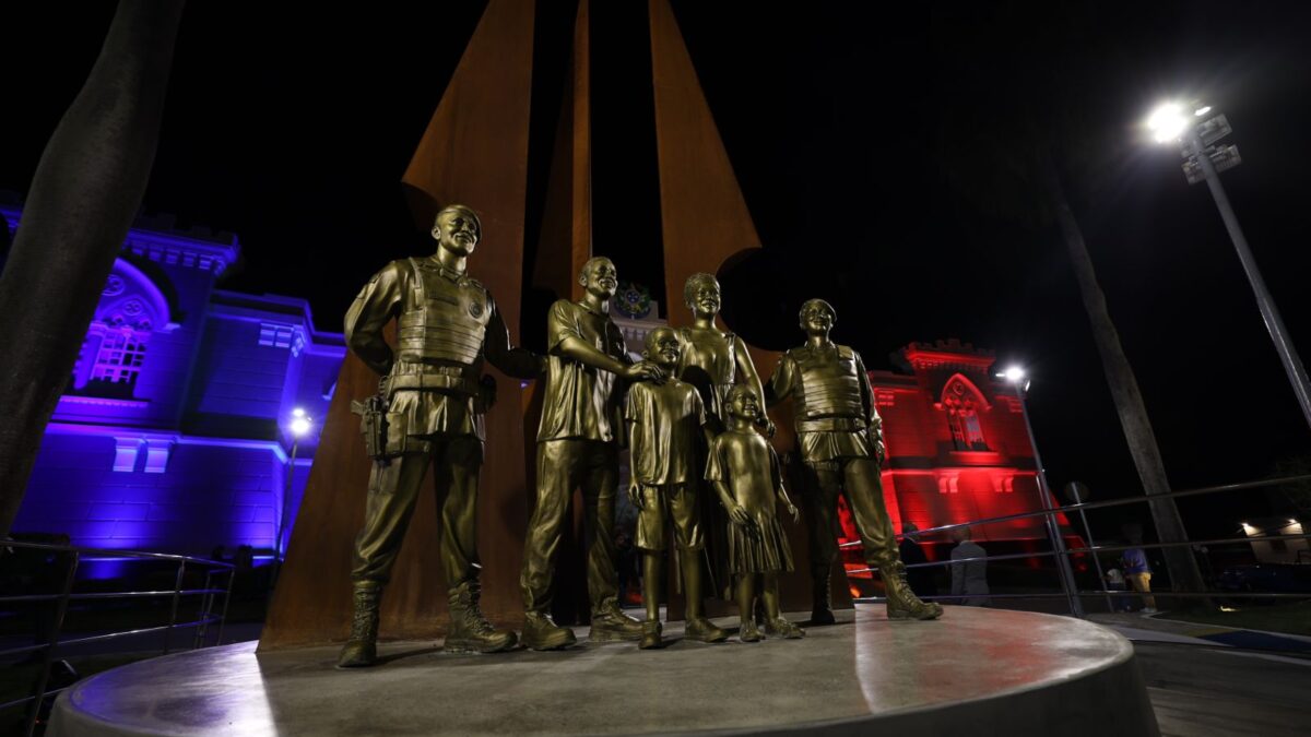PMBA celebra 200 anos com monumento e homenagens em Salvador