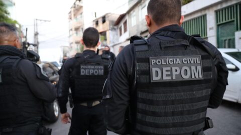 Dupla suspeita de roubo é presa em ferryboat com R$ 20 mil na Bahia