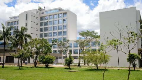 PM desocupa reitoria da USP e estudantes relatam feridos