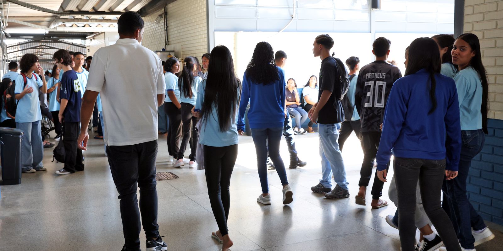 Estudantes Pé-de-Meia ganham isenção e bônus no Enem 2026